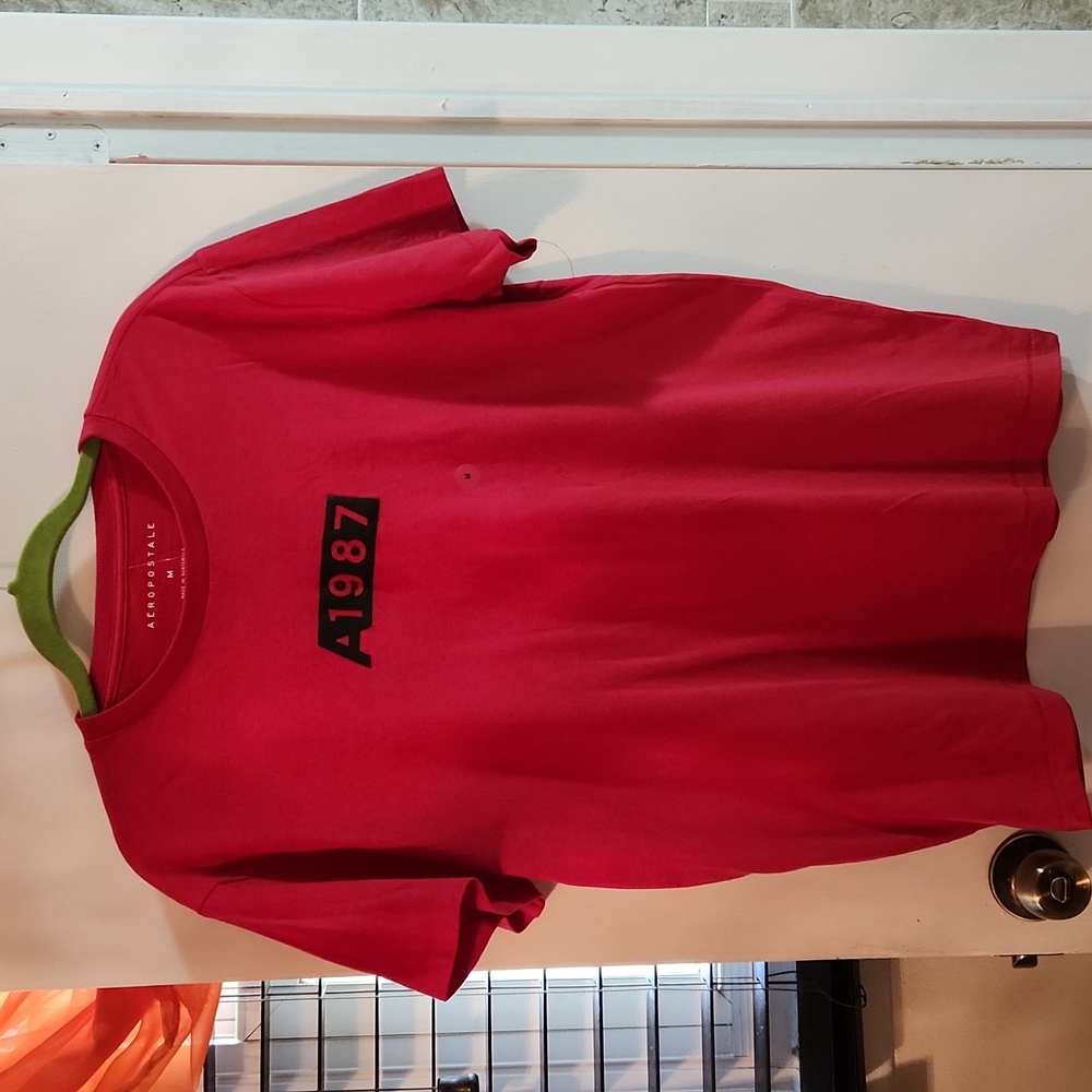 Aeropostale men’s size M  red T-shirt,